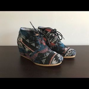Toms desert wedges size 5.5